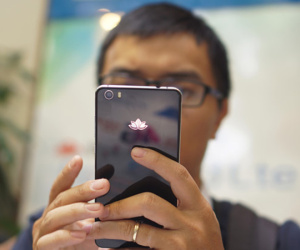 Smartphone 4G "made in Vietnam" giá 4 triệu đồng