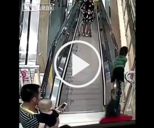 Video Bố cắm mặt vào điện thoại, con suýt gặp tai nạn khủng khiếp