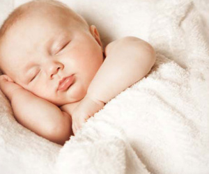 5 lý do mẹ không nên cho trẻ dưới 2 tuổi ngủ gối