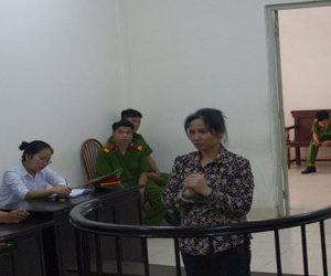 Đau lòng mẹ cầm gậy đánh chết con trai bất hiếu