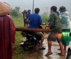 Kiểm lâm nổ súng thị uy, đuổi kẻ vác kiếm vào trụ sở "xử" cán bộ