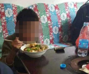 Cậu bé 10 tuổi ăn thịt rắn để sống sau gần một tháng lang thang