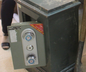 Két sắt chứa tài sản tiền tỷ nhưng trộm chỉ lấy 37 triệu đồng