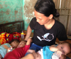 Người mẹ Thanh Hóa 2 lần tự tay cắt dây rốn cho con vì không có tiền