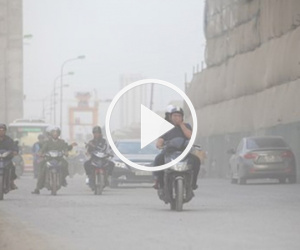 Video Người dân Hà Nội bức xúc về tình trạng ô nhiễm khói bụi