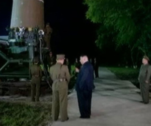 Cách Kim Jong-un đề phòng Mỹ ám sát khi thị sát tên lửa