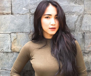 Đăng status tâm trạng, Hòa Minzy đang ngầm "khoe" có bạn trai mới?