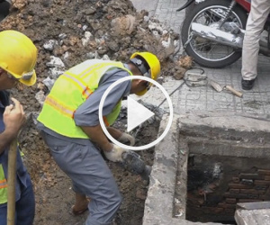 Clip: Lắp thí điểm hơn 350 hố ga ngăn mùi trên 3 tuyến đường Sài Gòn