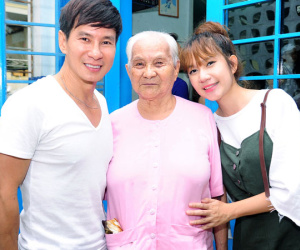 Minh Hà thân thiết với mẹ chồng 91 tuổi