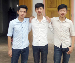 Anh em sinh ba cùng đỗ một trường quân đội