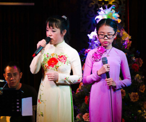 Phương Mỹ Chi bị tố vô ơn, NTK Đỗ Mạnh Cường lên tiếng chỉ trích: "Do đồng tiền làm mờ mắt"