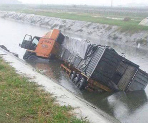 Tai nạn liên hoàn giữa 4 ôtô và xe máy, 2 người tử vong tại chỗ
