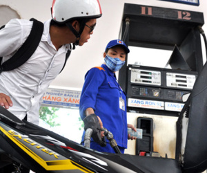 Xăng tăng giá từ 15h