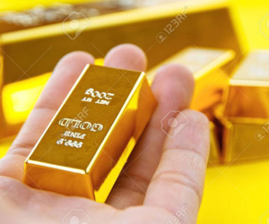 Giá vàng hôm nay 5/8: Dồn nhau bán tháo, vàng tụt nhanh