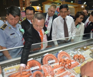 Phản đối Mỹ tăng thuế bán phá giá con tôm Việt Nam