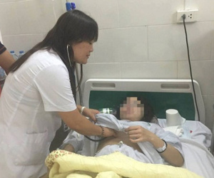 Bác sĩ chạy đua với tử thần vừa cấp cứu vừa đỡ đẻ cho bà bầu mắc sốt xuất huyết