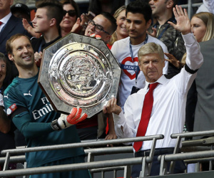 HLV Wenger "năn nỉ" CĐV ủng hộ Arsenal