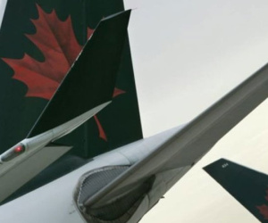 Máy bay Canada quất suýt rụng cánh máy bay Ba Lan