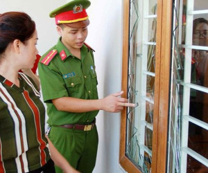 9X ôm mìn ném vào nhà người khác để trả thù