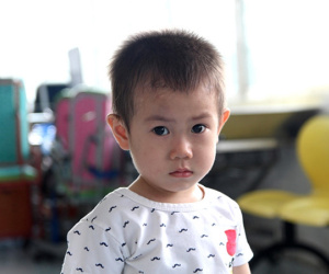 Cậu bé 2 tuổi nghi bị bỏ rơi trước cổng Bệnh viện Từ Dũ