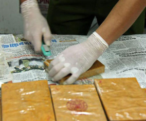 Đối tượng giấu 30 bánh heroin trong thùng loa