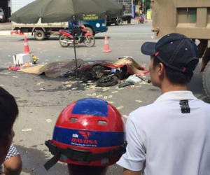 Hà Nội: Va chạm với xe tải, 3 người chết tại chỗ