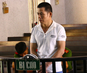 Hiếp dâm con gái 7 tuổi của “vợ hờ”