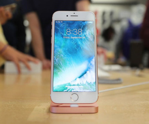 iPhone 8 có thể nhận dạng khuôn mặt ngay cả khi nằm trên bàn