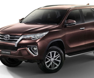 Toyota Fortuner mới bỏ phanh tang trống, giá từ 37.300 USD