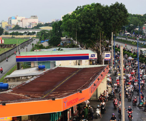 Cận cảnh hàng chục kiốt, cây xăng giáp sân bay Tân Sơn Nhất