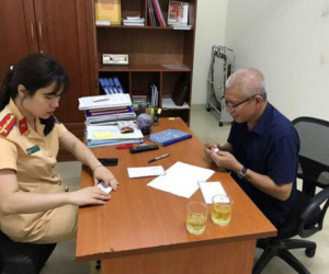 Đánh rơi ví có 20 triệu, may mắn được CSGT trả lại
