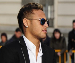 Neymar xem xét tố Barca quỵt tiền lên FIFA