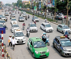 Ý kiến trái chiều về việc taxi Hà Nội sơn màu giống nhau