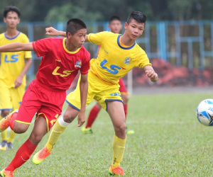 Những pha vào bóng kinh hoàng của cầu thủ U15 SLNA vs U15 Viettel