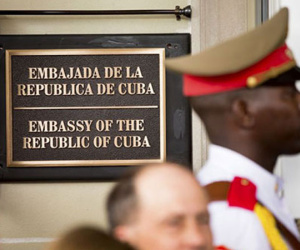 Mỹ trục xuất hai nhà ngoại giao Cuba