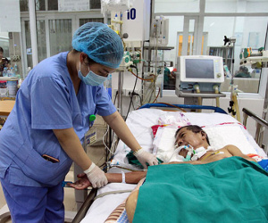 Nữ điều dưỡng mang thai sắp đẻ vẫn căng mình chống sốt xuất huyết