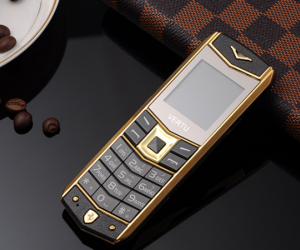 Vertu vỡ nợ, điện thoại siêu sang thanh lý giá bằng 1/10