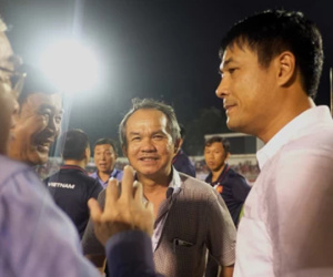 Bầu Đức sang Malaysia cổ vũ U22 Việt Nam quyết đấu Thái Lan