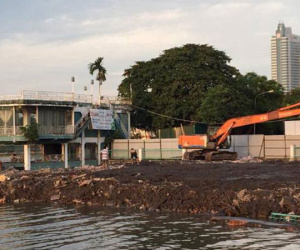 Hà Nội bác thông tin quây tôn, dùng nhiều máy xúc bùn đất lấp Hồ Tây