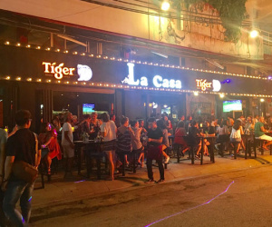 Nhà hàng Khánh Casa vẫn đông khách dù bị kêu gọi tẩy chay