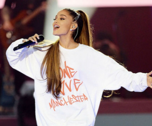 Ariana Grande chiến thắng kép ở Teen Choice Awards 2017 trước thềm sang Việt Nam