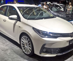 Cận cảnh Toyota Corolla Altis 2018 phiên bản đặc biệt