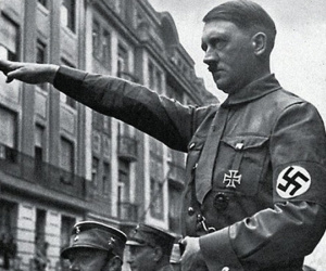 Đức: Chào kiểu Hitler, du khách Mỹ bị đấm liên tục