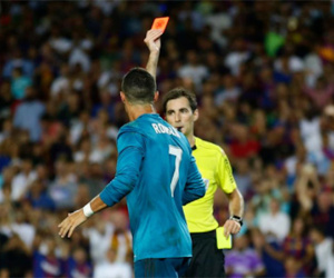 Ronaldo đối mặt án treo giò đến 12 trận do đẩy trọng tài