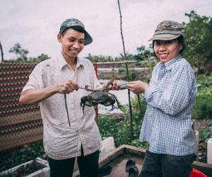Cô dâu, chú rể hóa nông dân chụp ảnh cưới gây "bão" cộng đồng mạng