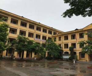 Hà Nội: 10 học sinh nổi mẩn ngứa, cay mắt sau khi nhà trường phun thuốc chống sốt xuất huyết