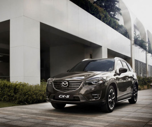 Mazda CX-5 giảm giá 32 triệu đồng trong tháng 8