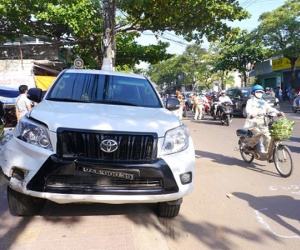 Ô tô “điên” gây tai nạn liên hoàn, 6 xe máy nằm la liệt trên đường