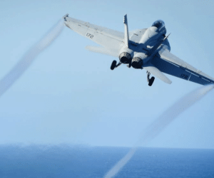 Tiêm kích F-18 của Mỹ bị Iran áp sát nguy hiểm ở vùng Vịnh
