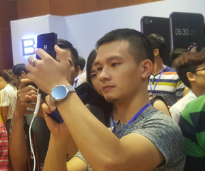 120 siêu thị của Thế Giới Di Động bắt đầu cho khách trải nghiệm Bphone 2017